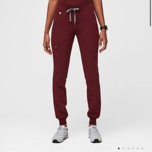 FIGS Women’s Burgundy Zamora Jogger Scrub Pants Size Medium Petite